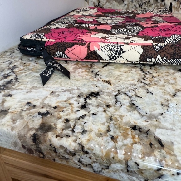 GUC Vera Bradley Pink and Brown Floral Laptop Case Quilted - Picture 3 of 10